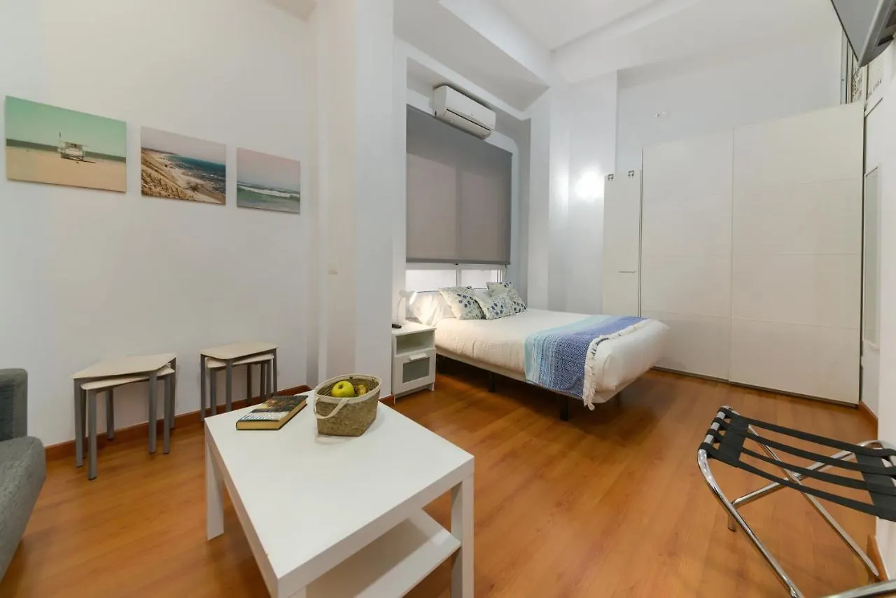 Holidays2Malaga Carreteria 97 Loft High Speed Wifi