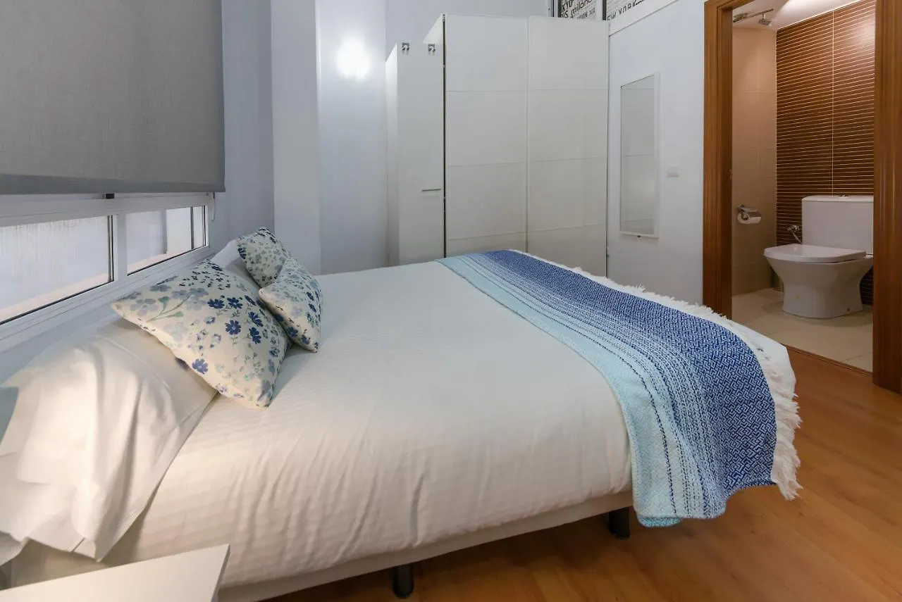 Holidays2Malaga Carreteria 97 Loft High Speed Wifi Malaga